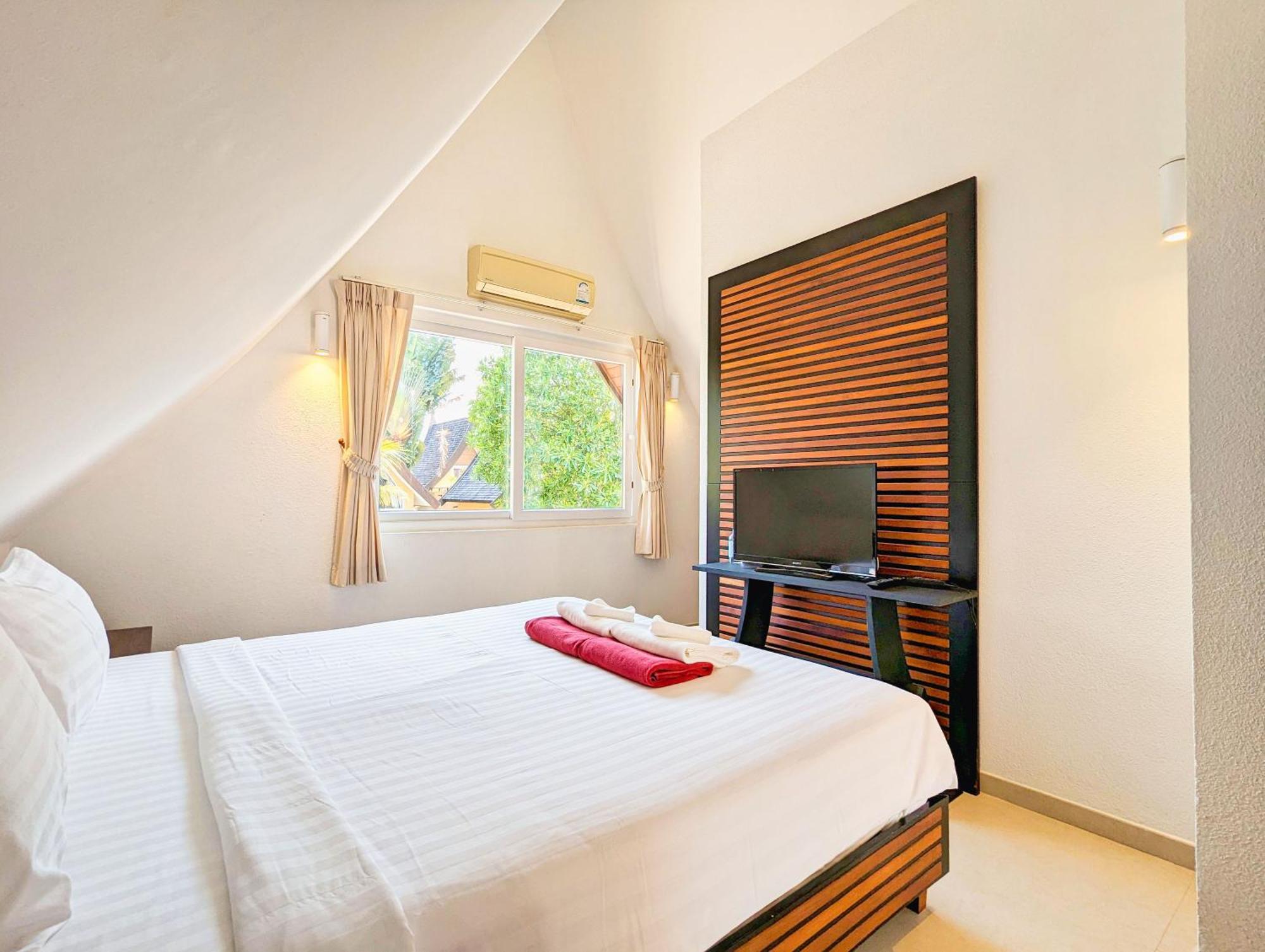 Half Moon Beach Villa - By Kohchangvillas 象岛 外观 照片