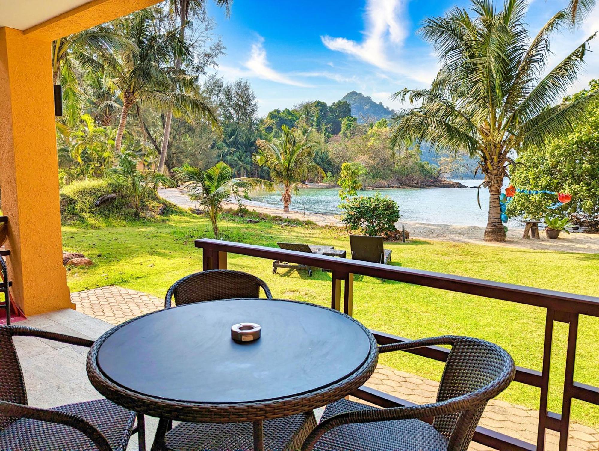 Half Moon Beach Villa - By Kohchangvillas 象岛 外观 照片