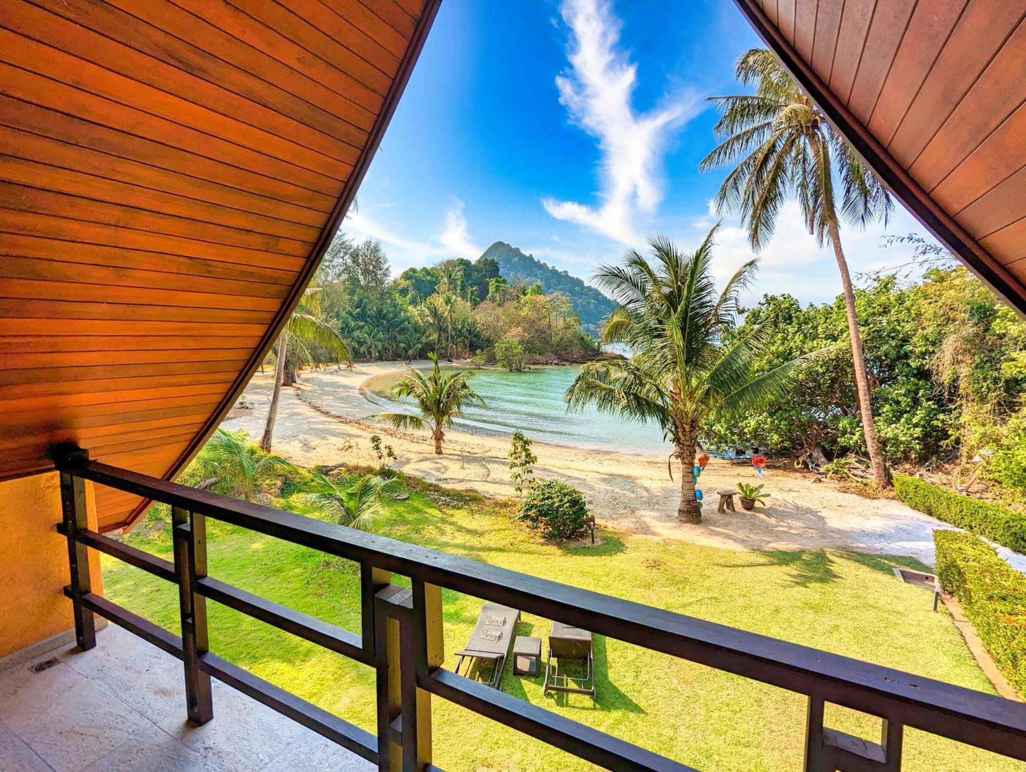 Half Moon Beach Villa - By Kohchangvillas 象岛 外观 照片